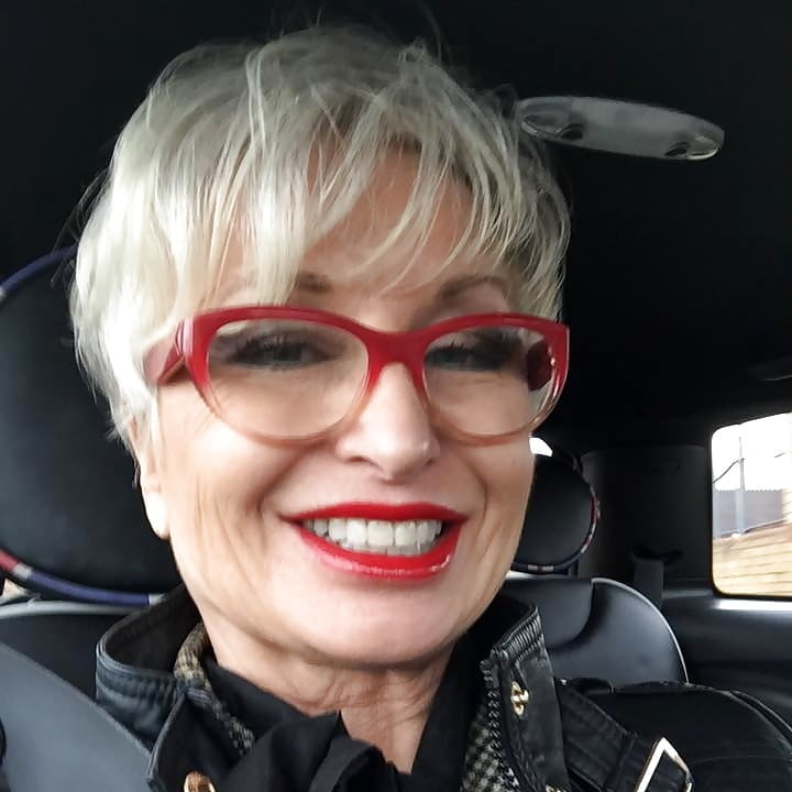 Putas mayores
 #95948341