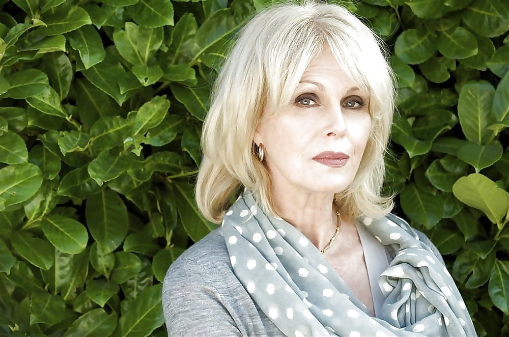 Putas mayores
 #95948379