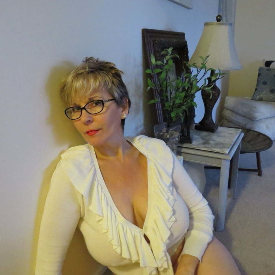 Putas mayores
 #95948435