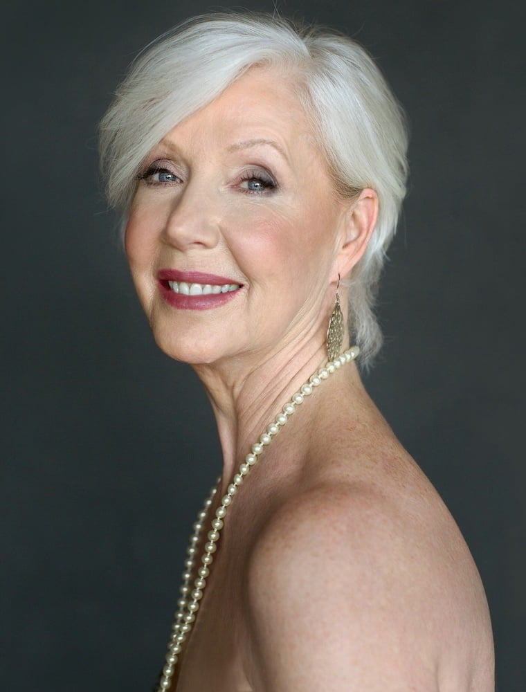 Putas mayores
 #95948586