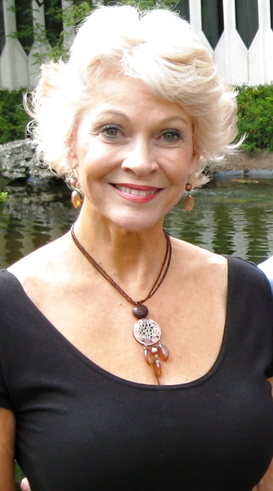 Putas mayores
 #95948598