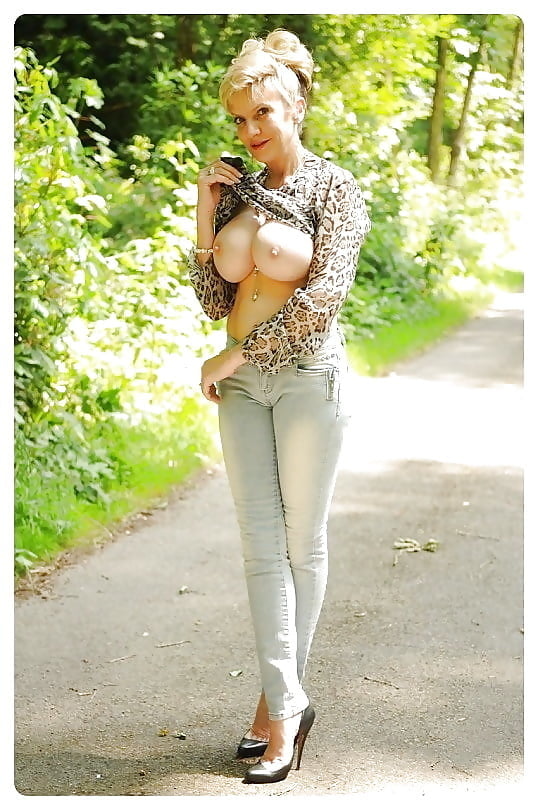 Putas mayores
 #95948792