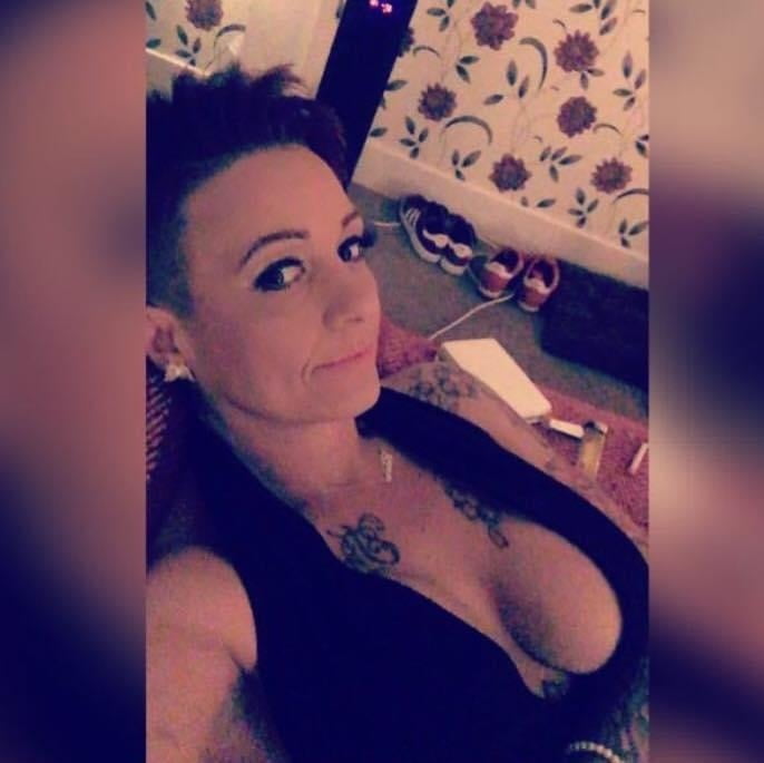 Busty MILF: Claire #94797481