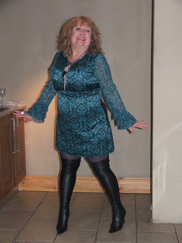 Milfs & gilfs con botas no.1
 #105286113