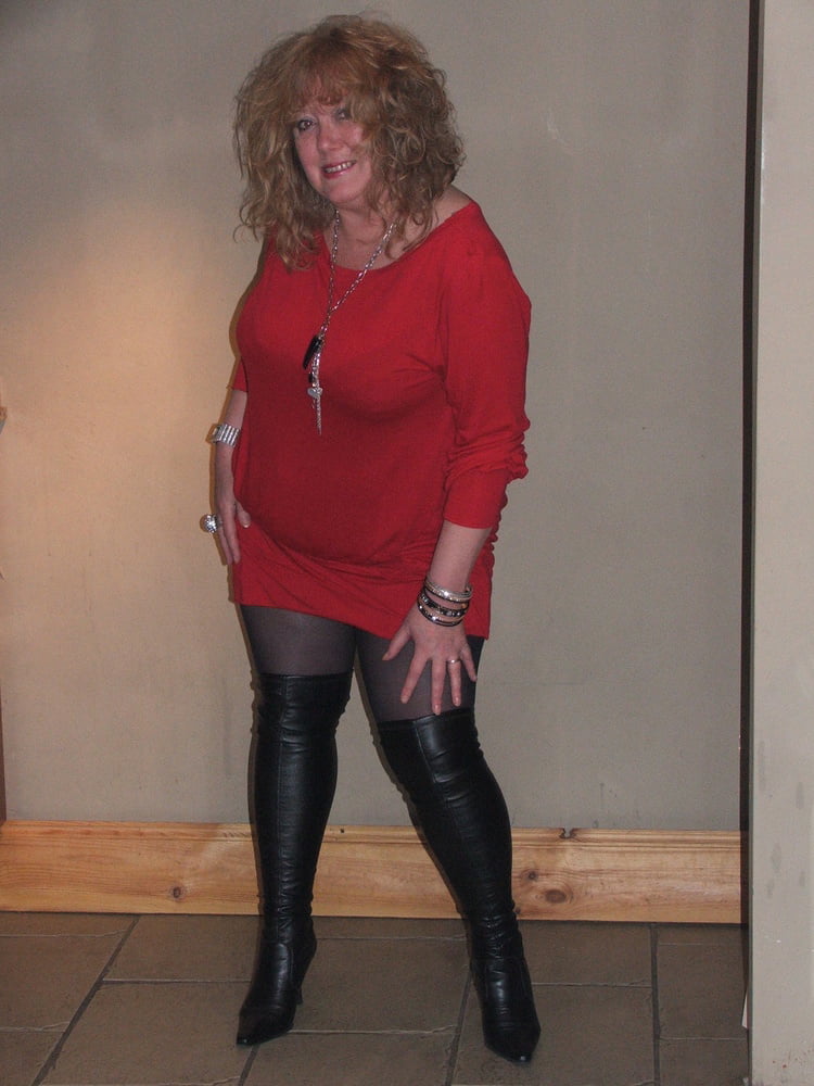 Milfs & gilfs con botas no.1
 #105286116