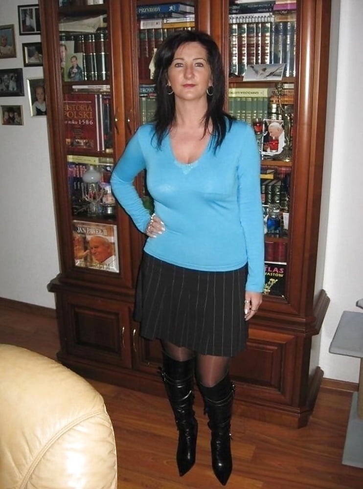 Milfs & gilfs con botas no.1
 #105286191