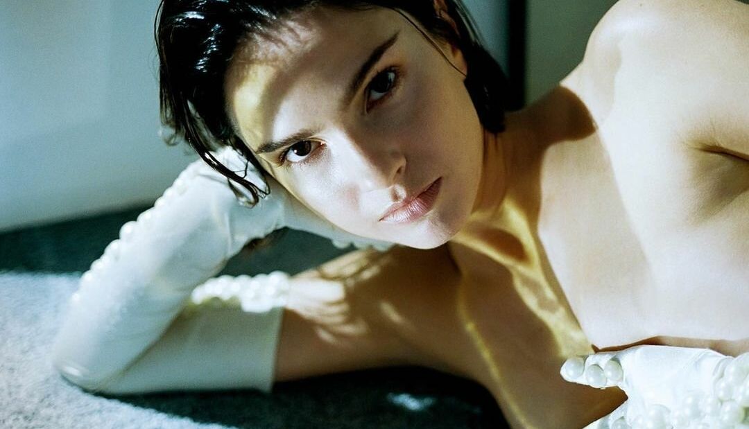 Shelley Hennig desnuda #108438664