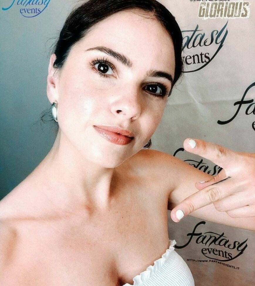 Shelley Hennig desnuda #108438667