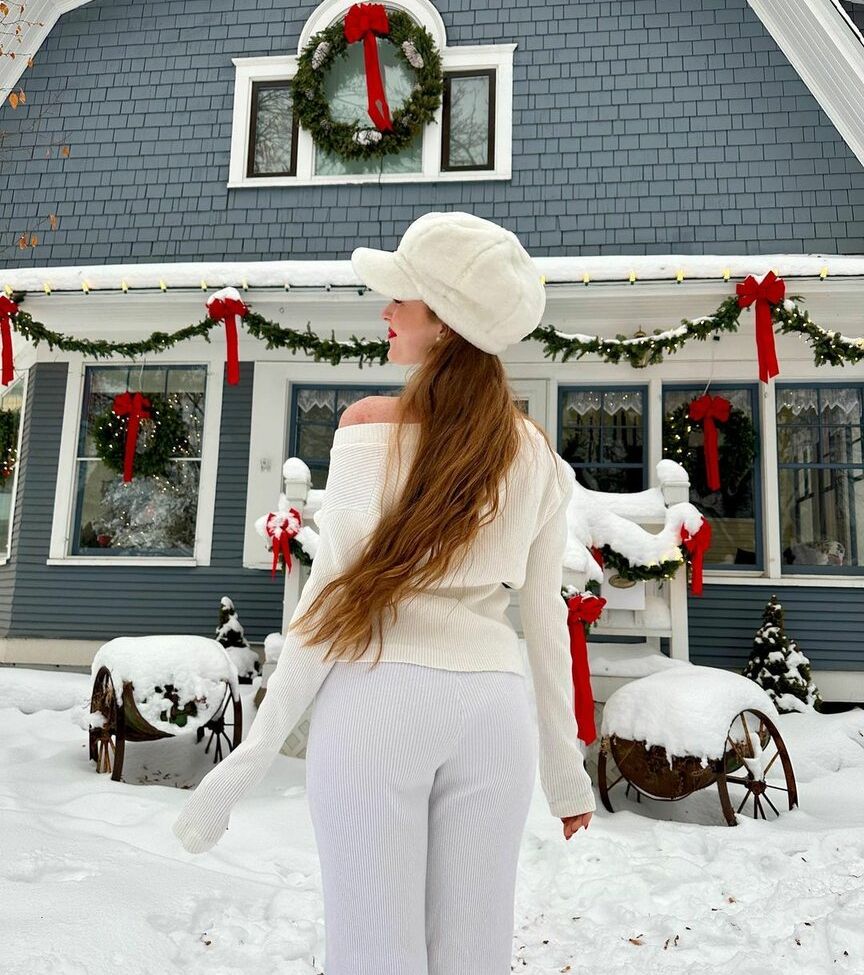 Larsen Thompson nackt #109008019