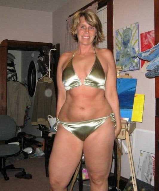 Spesso e sexy bbw milf modelli d'oro bikini a casa
 #96315853