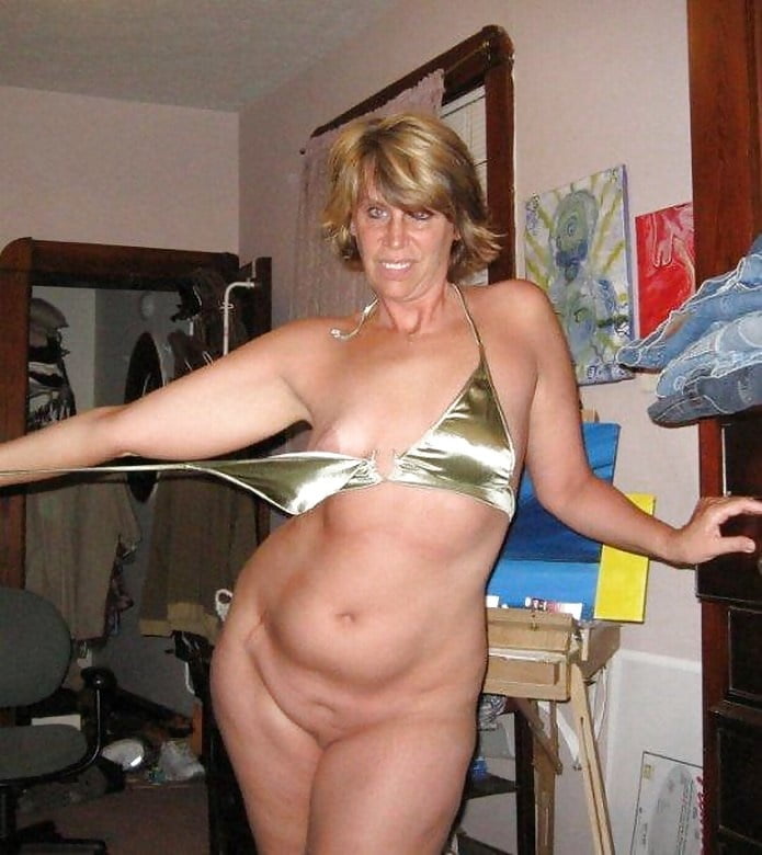 Spesso e sexy bbw milf modelli d'oro bikini a casa
 #96315864
