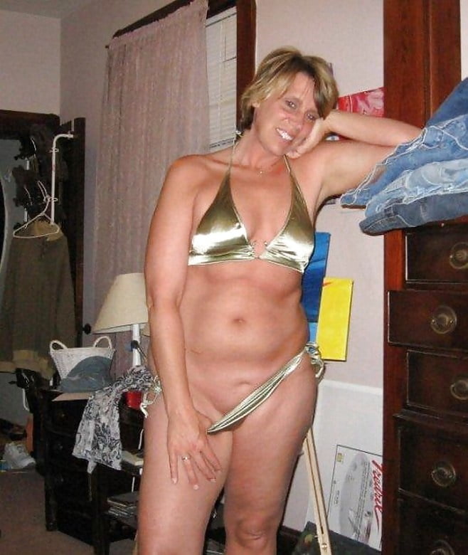 Spesso e sexy bbw milf modelli d'oro bikini a casa
 #96315867