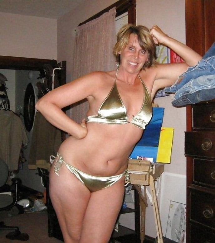 Spesso e sexy bbw milf modelli d'oro bikini a casa
 #96315879