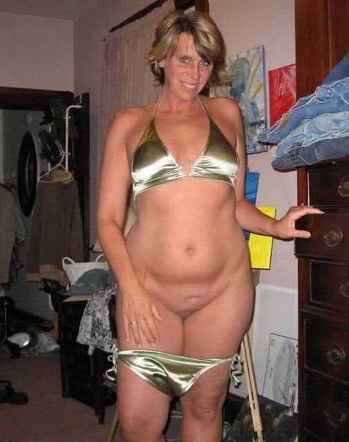 Dick und sexy bbw milf Modelle Gold Bikini zu Hause
 #96315882
