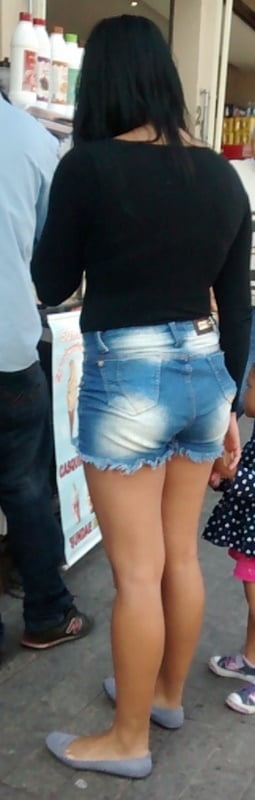 Moreninha gostosa de shorts jeeans
 #90849094