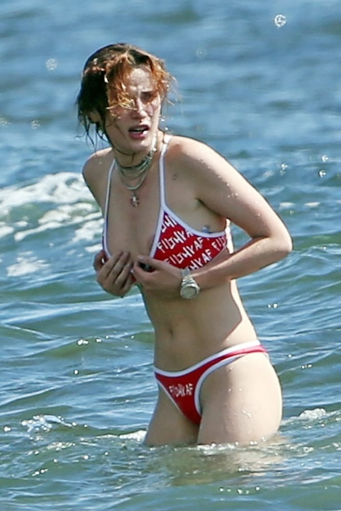 Bella thorne the sluttiest celeb of all time
 #80979245