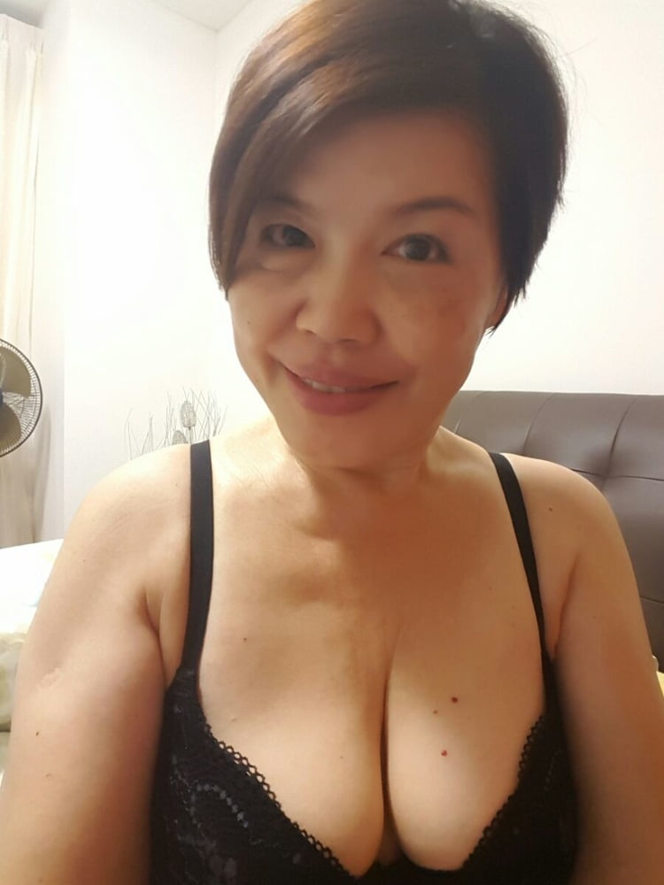 Sexy asiatische Milf
 #91328978