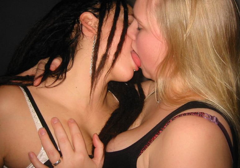 Lesbische kuesse (007) Lesbische küsse
 #90005472