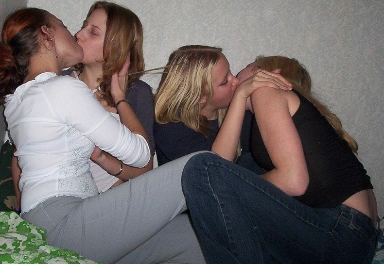 Lesbische kuesse (007) Lesbische küsse
 #90005481