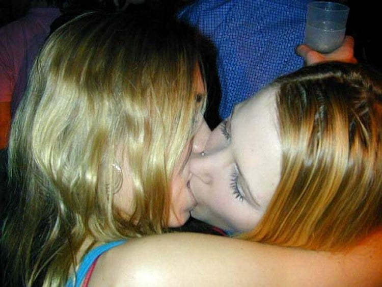 Lesbische kuesse (007) Lesbische küsse
 #90005506