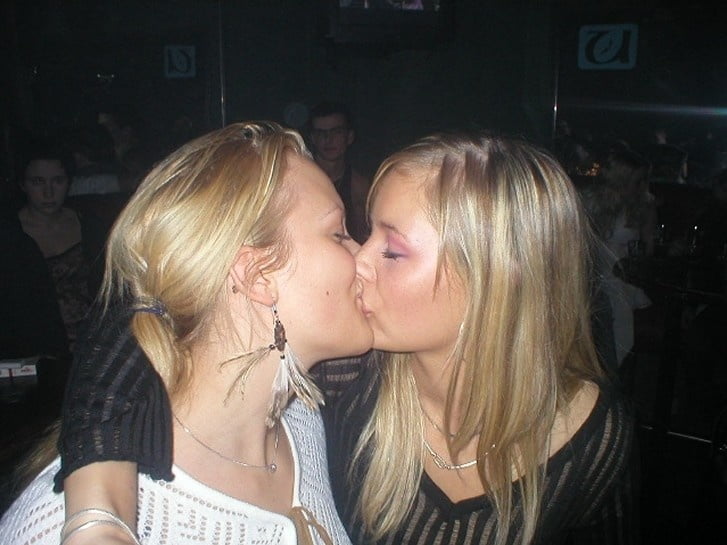 Lesbische kuesse (007) Lesbische küsse
 #90005509