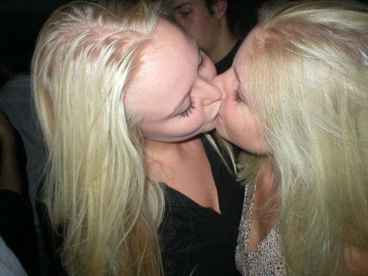 Lesbische kuesse (007) Lesbische küsse
 #90005520
