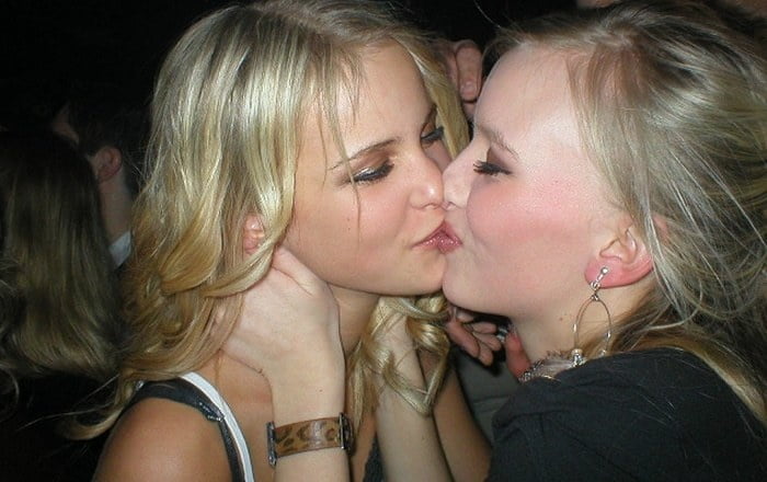 Lesbische kuesse (007) baisers lesbiens
 #90005572
