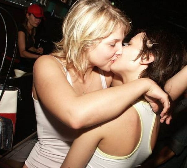 Lesbische kuesse (007) Lesbische küsse
 #90005575