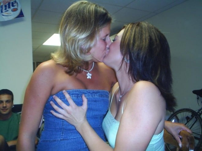 Lesbische kuesse (007) Lesbische küsse
 #90005587