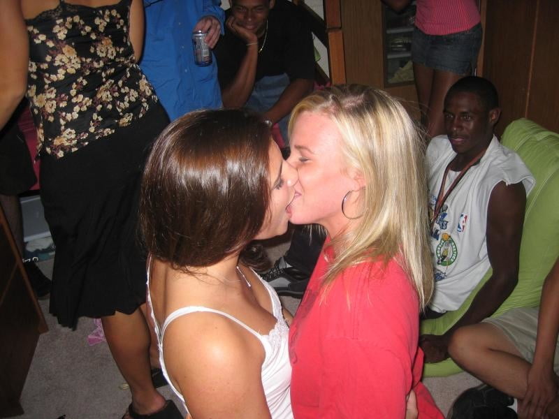 Lesbische kuesse (007) Lesbische küsse
 #90005612