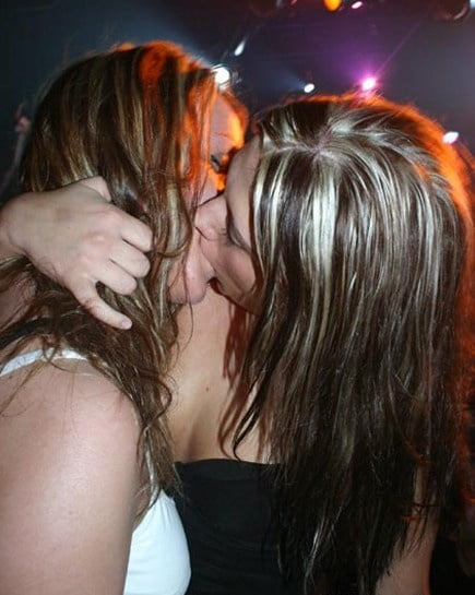 Lesbische kuesse (007) Lesbische küsse
 #90005638