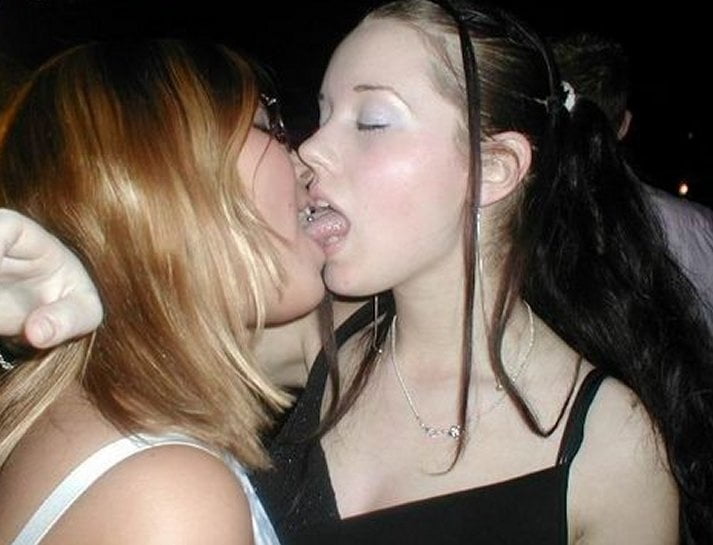Lesbische kuesse (007) Lesbische küsse
 #90005641