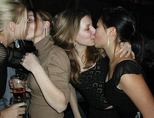 Lesbische kuesse (007) Lesbische küsse
 #90005644