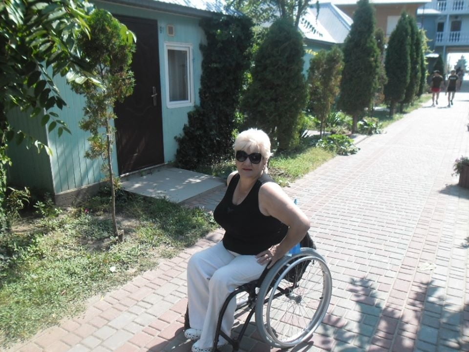 車椅子のロシア人ポリオ女性
 #96949975