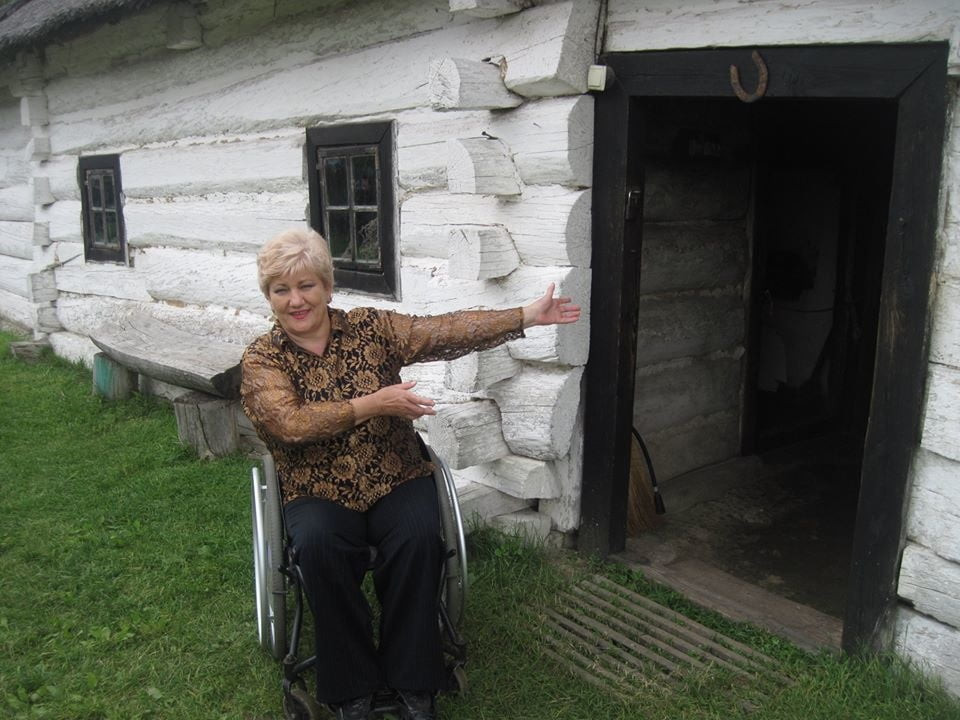 車椅子のロシア人ポリオ女性
 #96949982