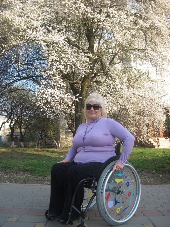 車椅子のロシア人ポリオ女性
 #96949996