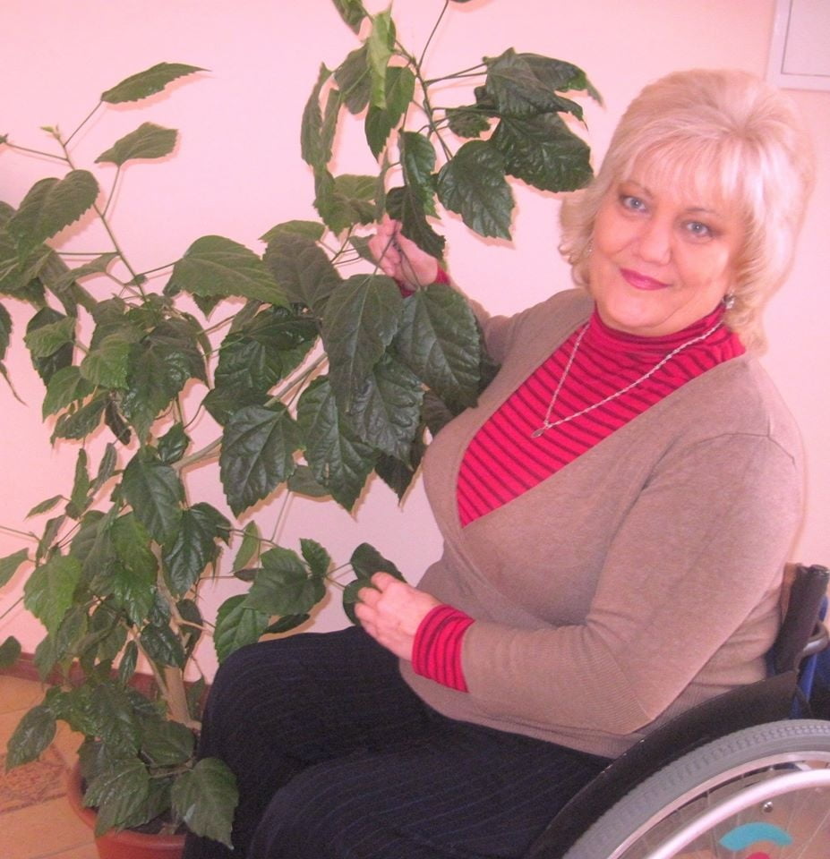 車椅子のロシア人ポリオ女性
 #96949998
