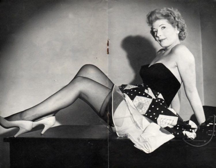 Vintage Stockings 75 #94104573