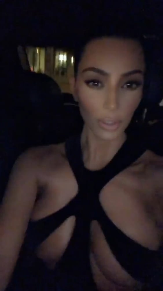 Kim kardashian
 #79782809