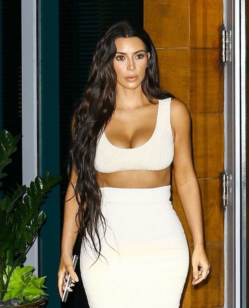 Kim kardashian
 #79783032