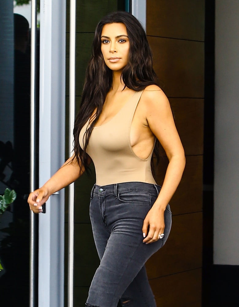 Kim kardashian
 #79783055