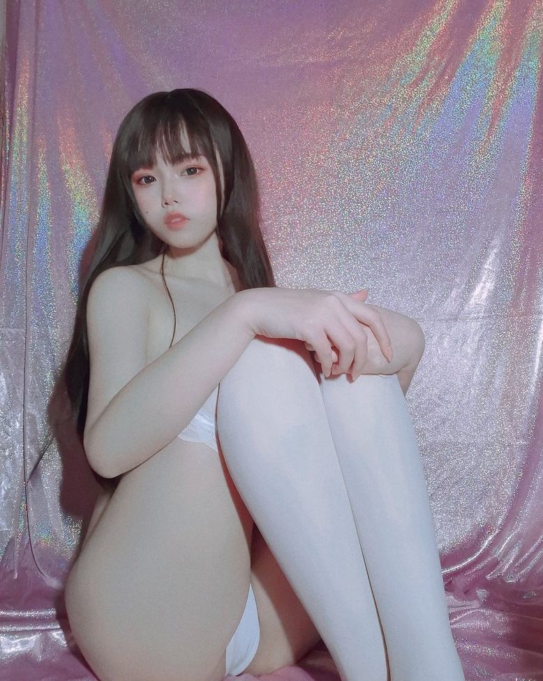 Qiyuemiaozi desnuda #108786561