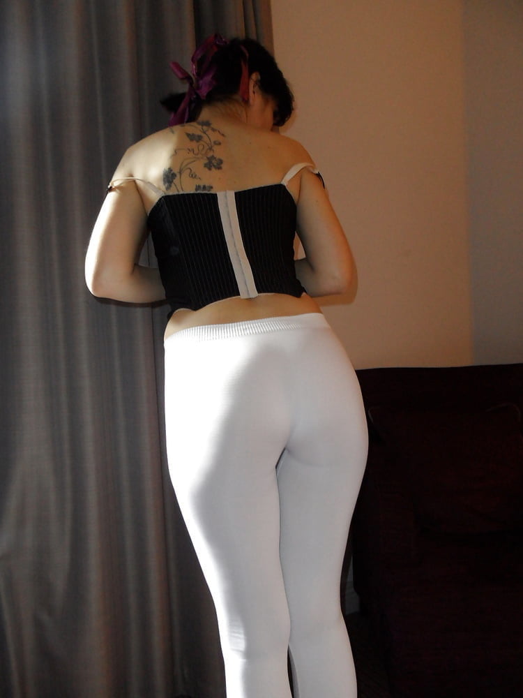 AMATEUR BRUNETTE POSING #90586102