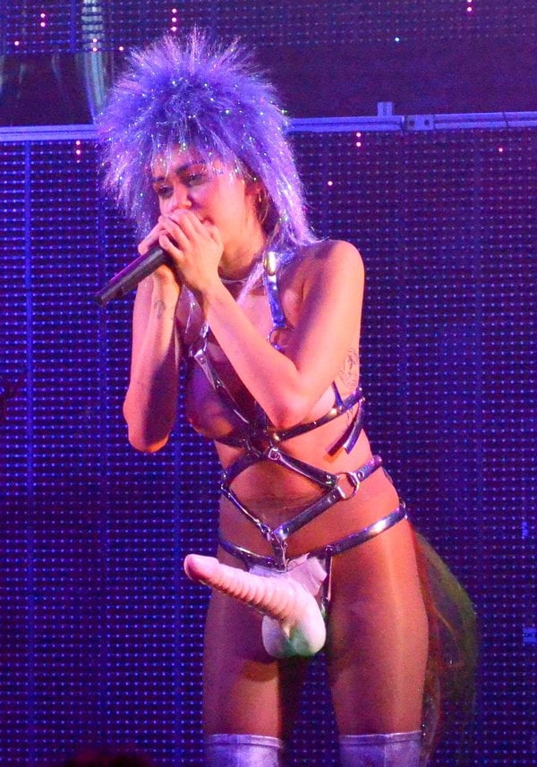 Miley cyrus nude
 #90429285
