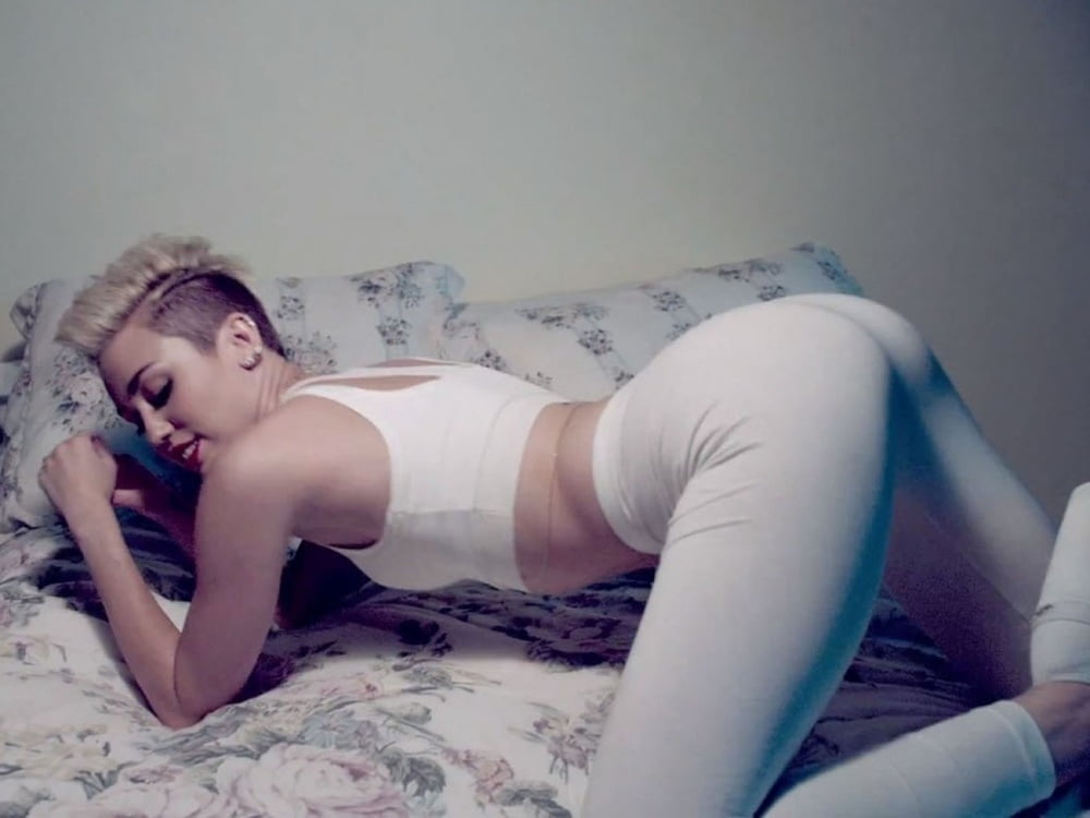 Miley Cyrus Nude #90429329