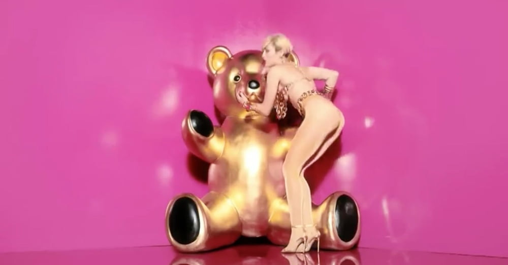 Miley cyrus nackt
 #90429342
