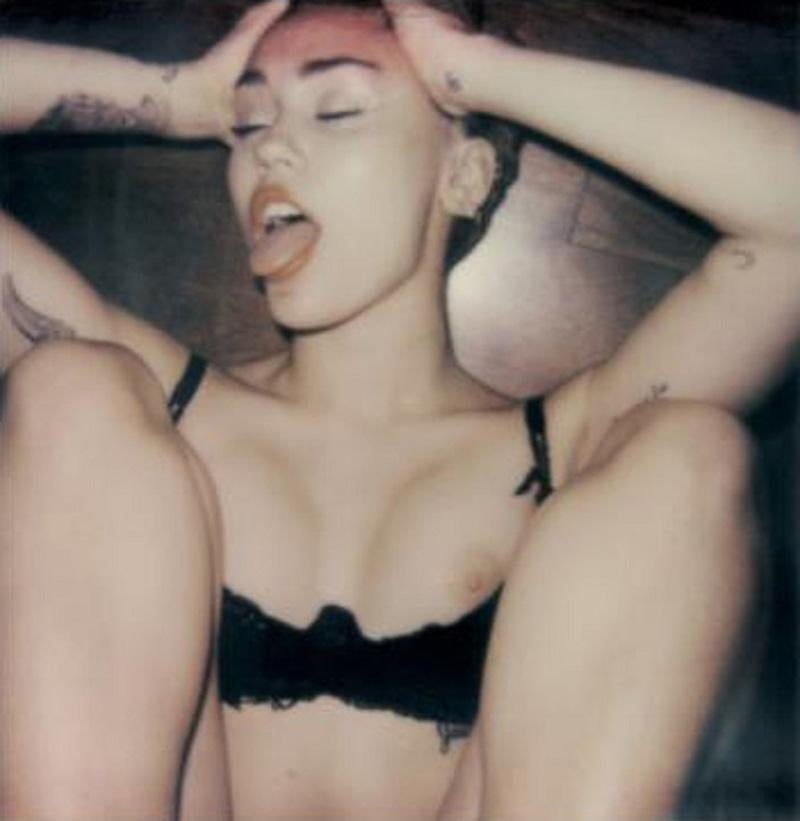 Miley cyrus nackt
 #90429383