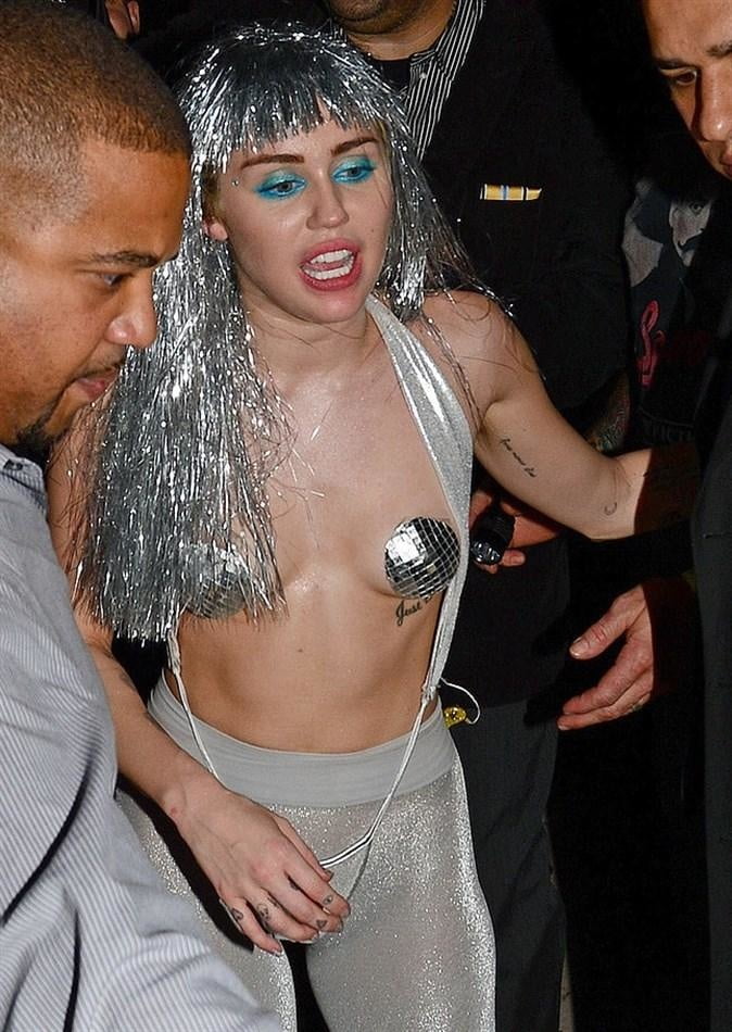Miley cyrus nude
 #90429458