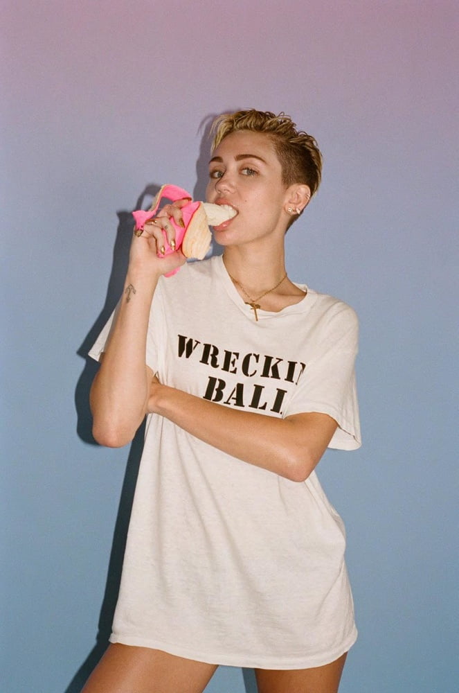 Miley cyrus nackt
 #90429462
