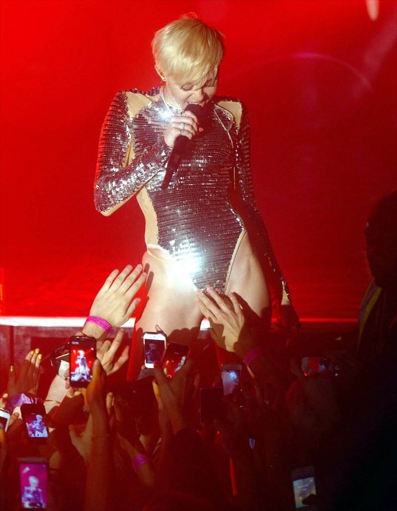 Miley Cyrus Nude #90429480